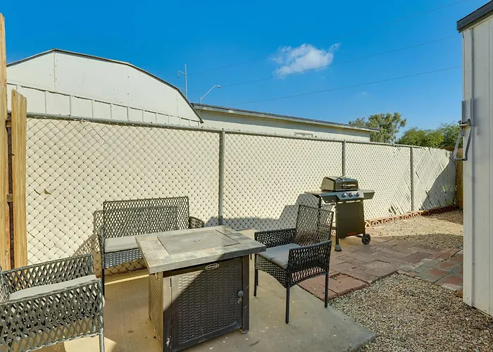 3 Mi To Lookout Mtn! Gem W/ Fire Pit + Fenced Yard Phoenix