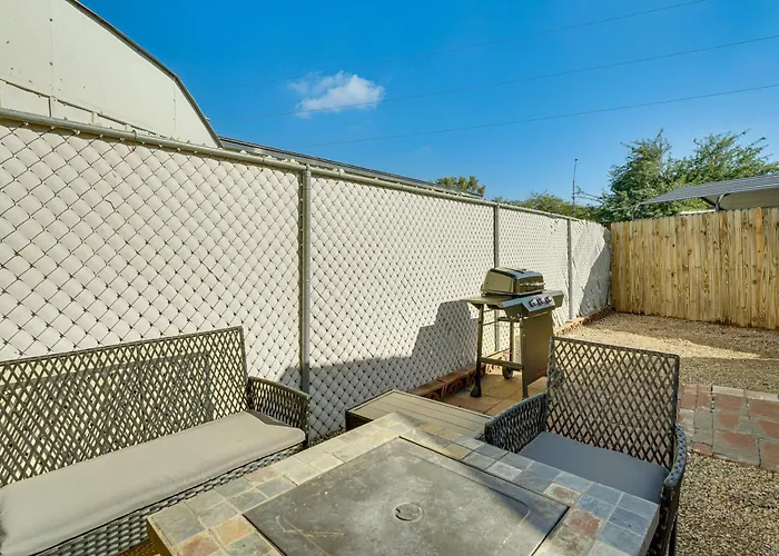3 Mi To Lookout Mtn! Gem W/ Fire Pit + Fenced Yard Phoenix